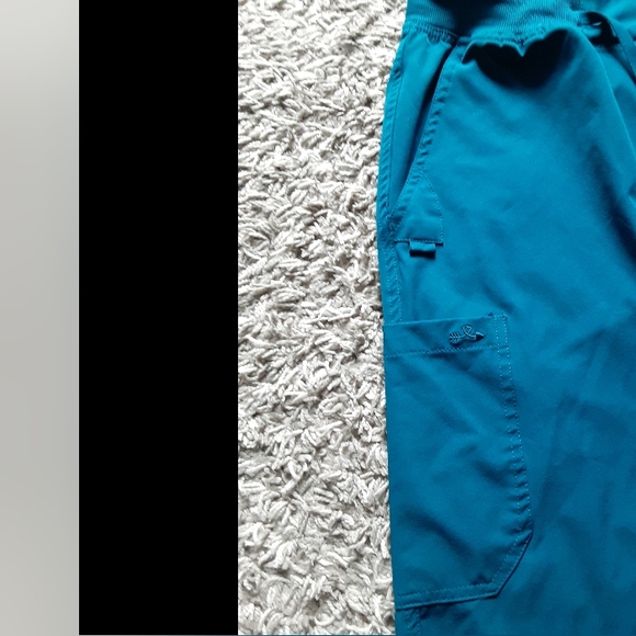 Ava Therese Scrub Set - Picture 7 of 8